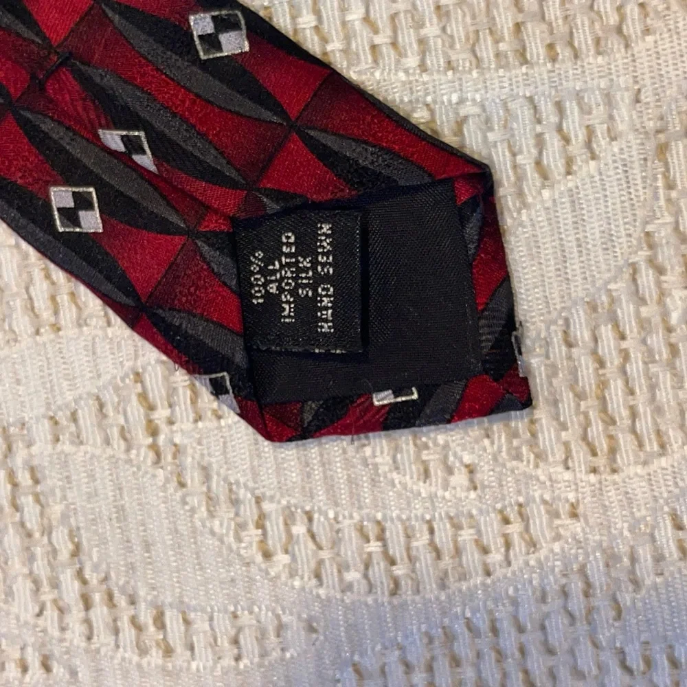 Facets Geometric Red and Black Men's 100%Silk Tie